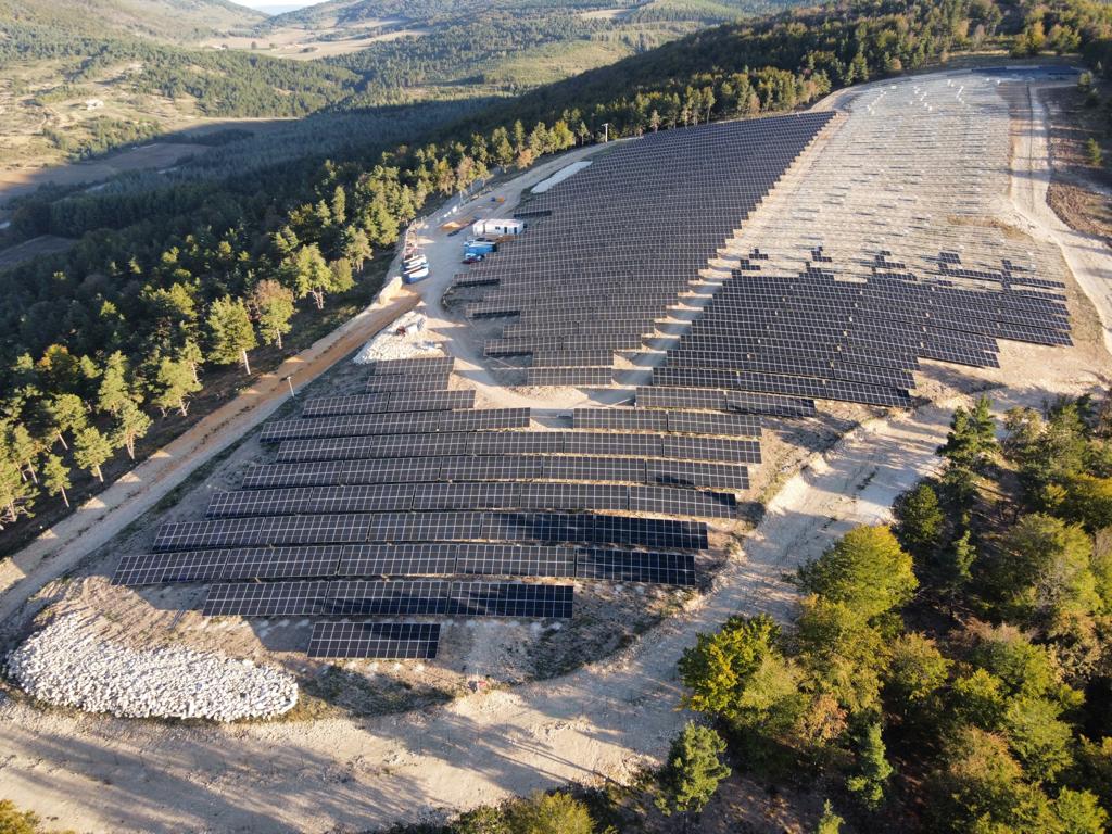 PLB Energy construiu parque fotovoltaico no departamento de Alpes da Alta Provença, em França